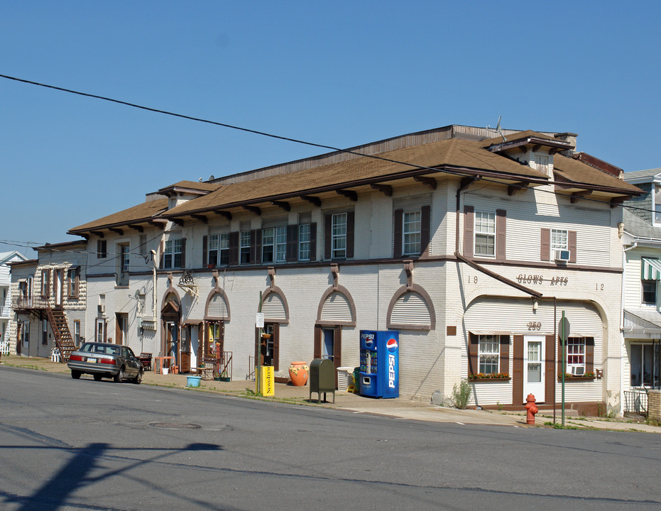 Glows Apartments in Mount Carmel, PA - Foto de edificio