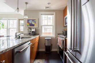 121 Green St, Unit 304 in Boston, MA - Building Photo - Building Photo