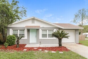 302 W Primrose Ln in Lady Lake, FL - Building Photo