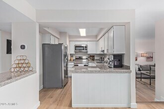 7401 N Scottsdale Rd, Unit 5 in Paradise Valley, AZ - Building Photo - Building Photo