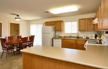 Smoke Tree Villas in Twentynine Palms, CA - Foto de edificio - Interior Photo