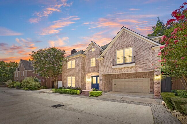 111 N Wynden Estates Ct in Houston, TX - Foto de edificio - Building Photo