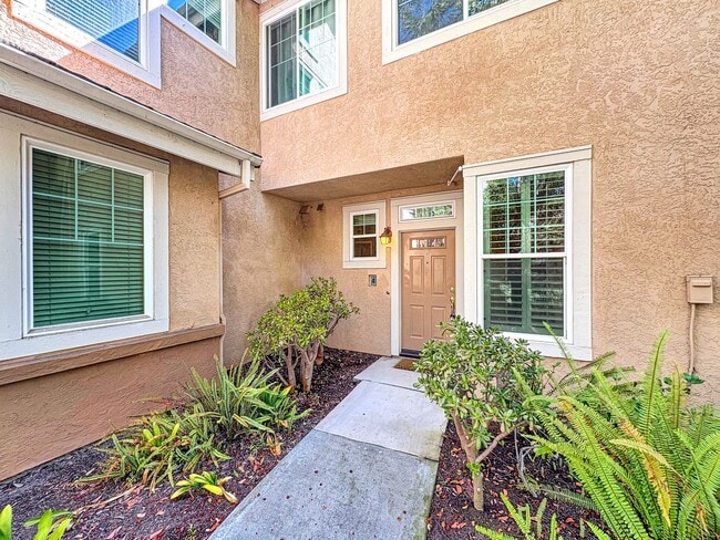 12015 World Trade Dr in San Diego, CA - Foto de edificio - Building Photo