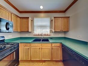 2886 Arbor Ln in Aurora, IL - Building Photo - Building Photo