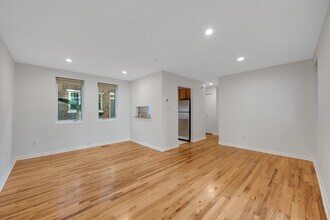 220 S Sartain St, Unit Wash West with Parking in Philadelphia, PA - Building Photo - Building Photo