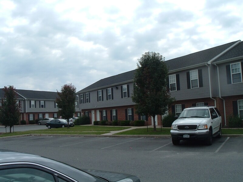 Talon's Square South in Princess Anne, MD - Foto de edificio