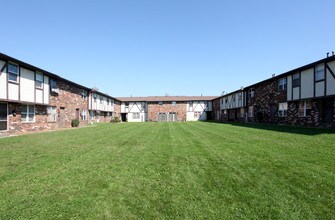 Brandenberry Square Apartments in Columbus, OH - Building Photo - Building Photo