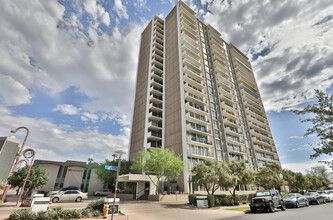 2323 N Central Ave, Unit 2001 in Phoenix, AZ - Building Photo - Building Photo