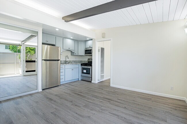 11305 Gladwin St in Los Angeles, CA - Foto de edificio - Building Photo