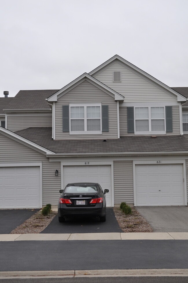 819 Genesee Dr in Naperville, IL - Building Photo - Building Photo