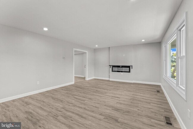 property at 12 Holbrook Ln