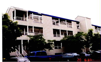 Columbia Point West in Portland, OR - Building Photo