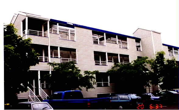 Columbia Point West in Portland, OR - Building Photo