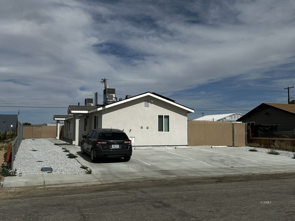 1424 Farragut St in Ridgecrest, CA - Building Photo