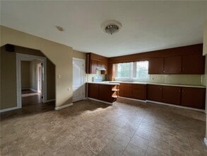 1140 S Broadway in East Providence, RI - Building Photo - Building Photo