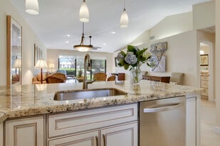 820 Club Dr in Palm Beach Gardens, FL - Building Photo