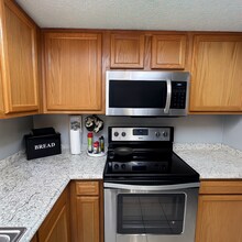 801 Kettering Way in Orange Park, FL - Foto de edificio - Building Photo
