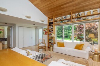 51 Seascape Ln in Sagaponack, NY - Building Photo - Building Photo