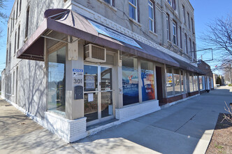 301-305 W Main St in Ottawa, IL - Building Photo - Building Photo