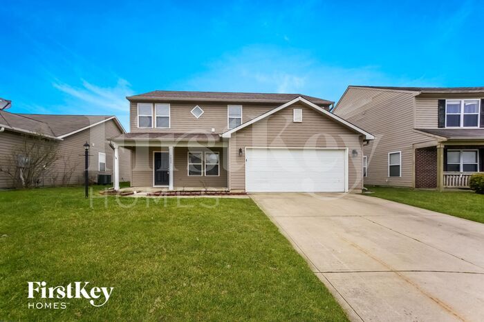 1435 Round Lake Rd in Greenwood, IN - Building Photo