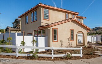 170 Houston Dr in Thousand Oaks, CA - Building Photo