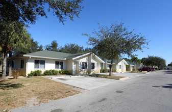 Main Street Village in Immokalee, FL - Foto de edificio - Building Photo