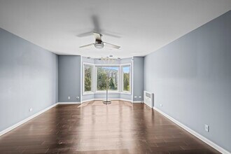 201 Thames Pkwy in Park Ridge, IL - Building Photo - Building Photo