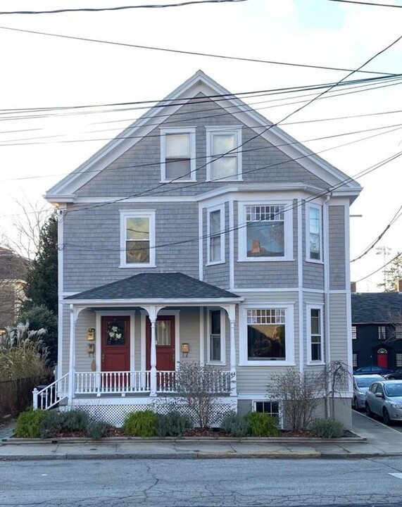 44 Charles St in Newport, RI - Building Photo