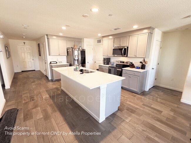 1613 S. Dinkey Creek Rd in Hanford, CA - Building Photo - Building Photo