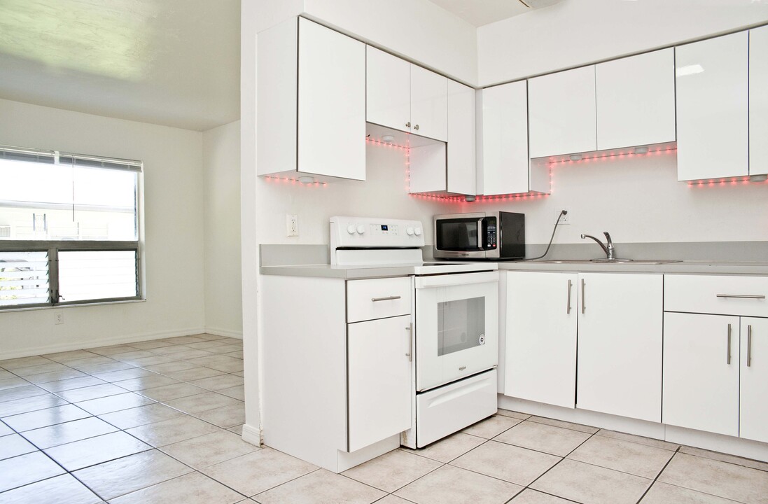 2306 Fillmore St, Unit #7 in Hollywood, FL - Building Photo