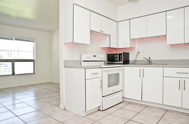 2306 Fillmore St, Unit #7 in Hollywood, FL - Foto de edificio - Building Photo