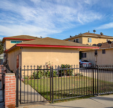 11880 Eucalyptus Ave in Hawthorne, CA - Building Photo - Building Photo