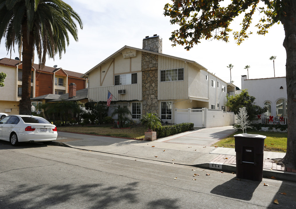 650 W Dryden St in Glendale, CA - Building Photo