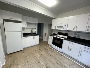 207 Coyle St Apt 4, Unit 4 in Portland, ME - Building Photo - Building Photo