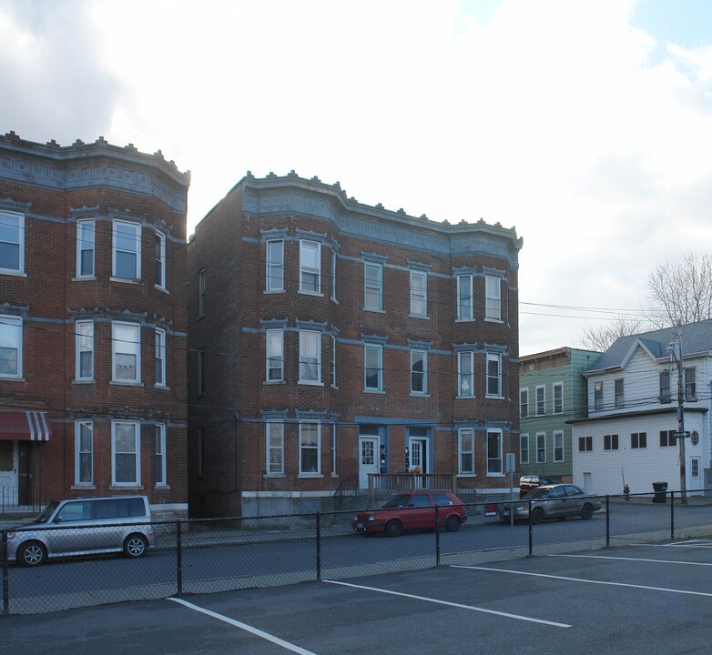 32 Hart St in Cohoes, NY - Foto de edificio