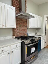 60 Sacramento St, Unit 2 in Cambridge, MA - Foto de edificio - Building Photo