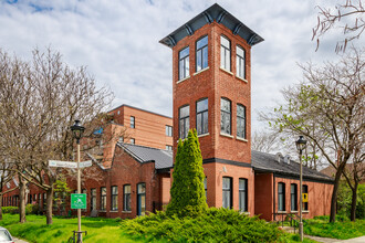 300 De La Poudrière Rue in Verdun, QC - Building Photo - Building Photo