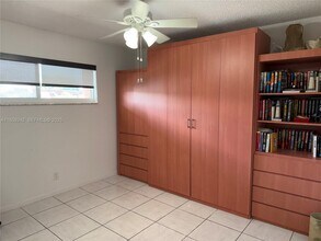 8981 S Hollybrook Blvd in Pembroke Pines, FL - Foto de edificio - Building Photo