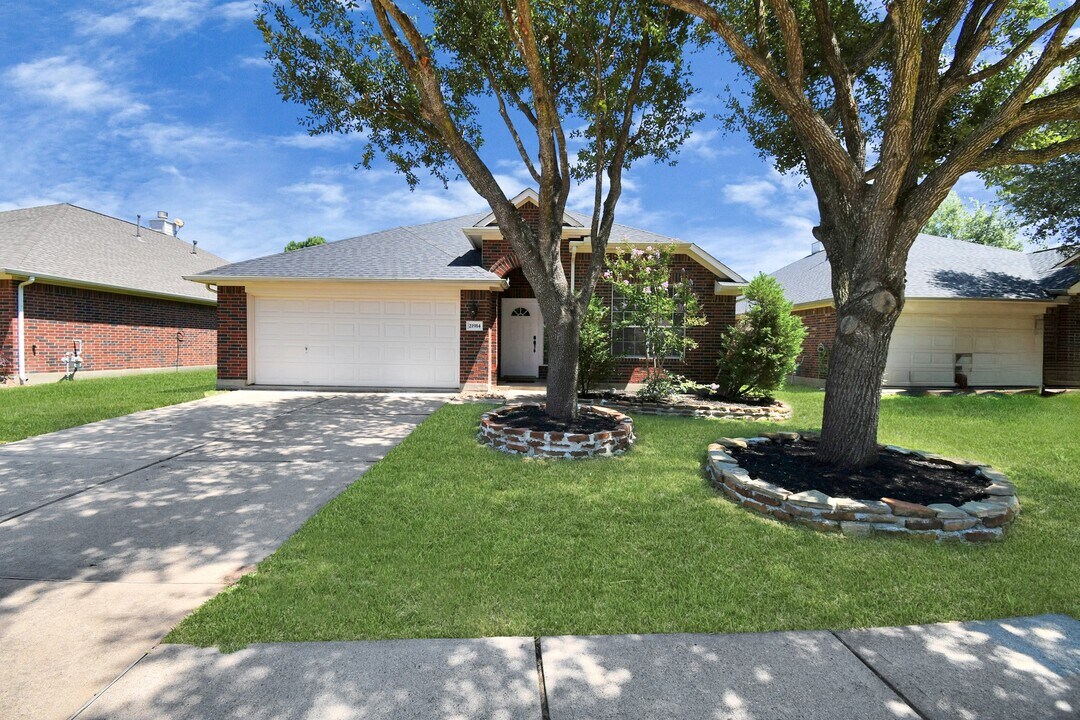 21914 Bronze Leaf Dr in Cypress, TX - Building Photo