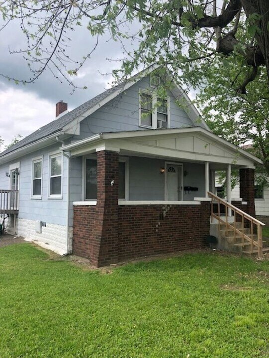 3302 Kratzville Rd in Evansville, IN - Building Photo