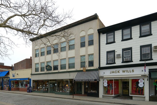 166 Thames St in Newport, RI - Building Photo - Building Photo