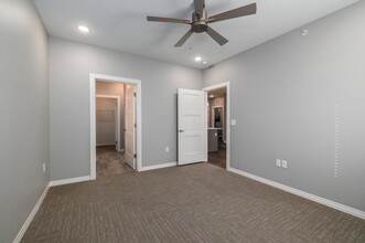 The Crescent Apartments in Springfield, MO - Foto de edificio - Interior Photo