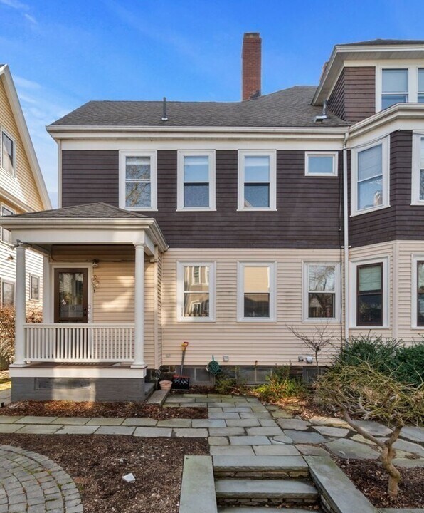 10 W Bellevue Ave in Cambridge, MA - Building Photo