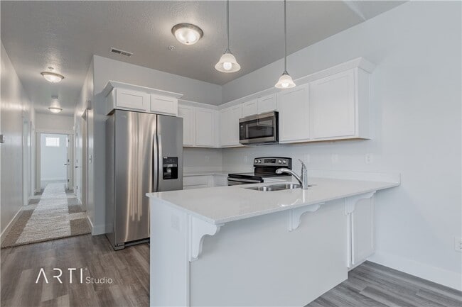 property at 1813 W Newcastle Ln