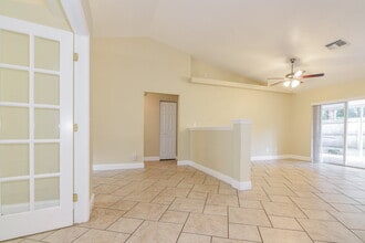 23214 Sierra Rd in Land O Lakes, FL - Foto de edificio - Building Photo