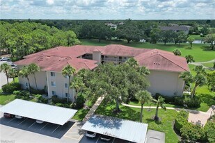 1051 Foxfire Ln in Naples, FL - Building Photo
