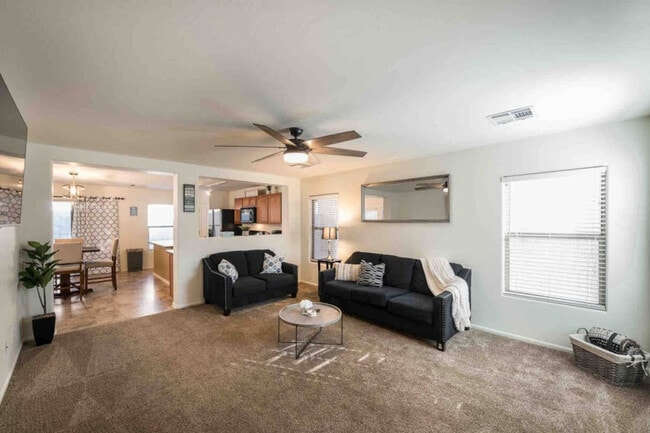 10948 W Elm St in Phoenix, AZ - Foto de edificio - Building Photo