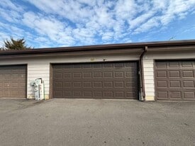 1321 Court O in Hanover Park, IL - Building Photo