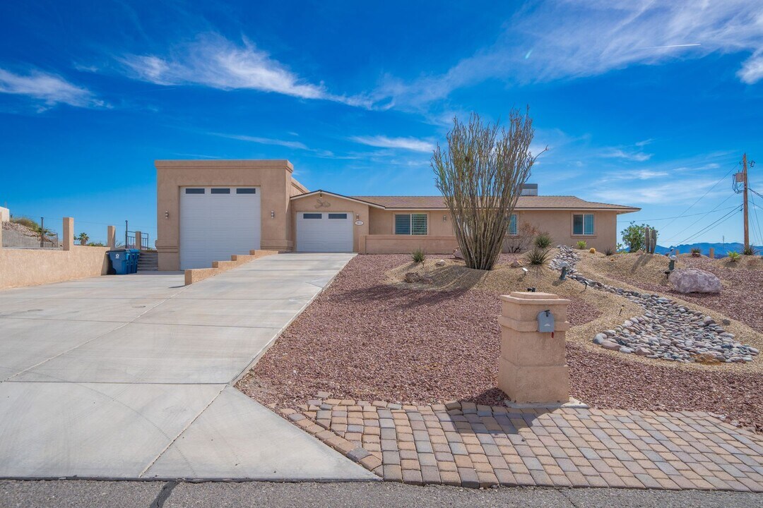 3910 Coral Reef Dr in Lake Havasu City, AZ - Building Photo