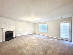 6826 Derby Ave in Fairburn, GA - Building Photo - Building Photo